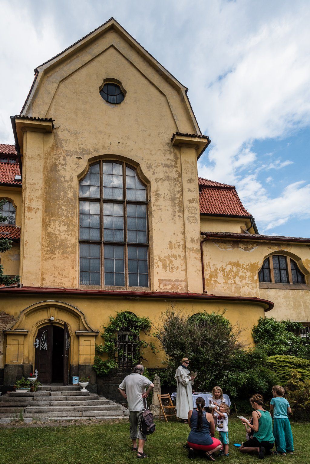 Víkend otevřených zahrad na Jiráskově náměstí (foto: M. Říský, 12.6.2021)