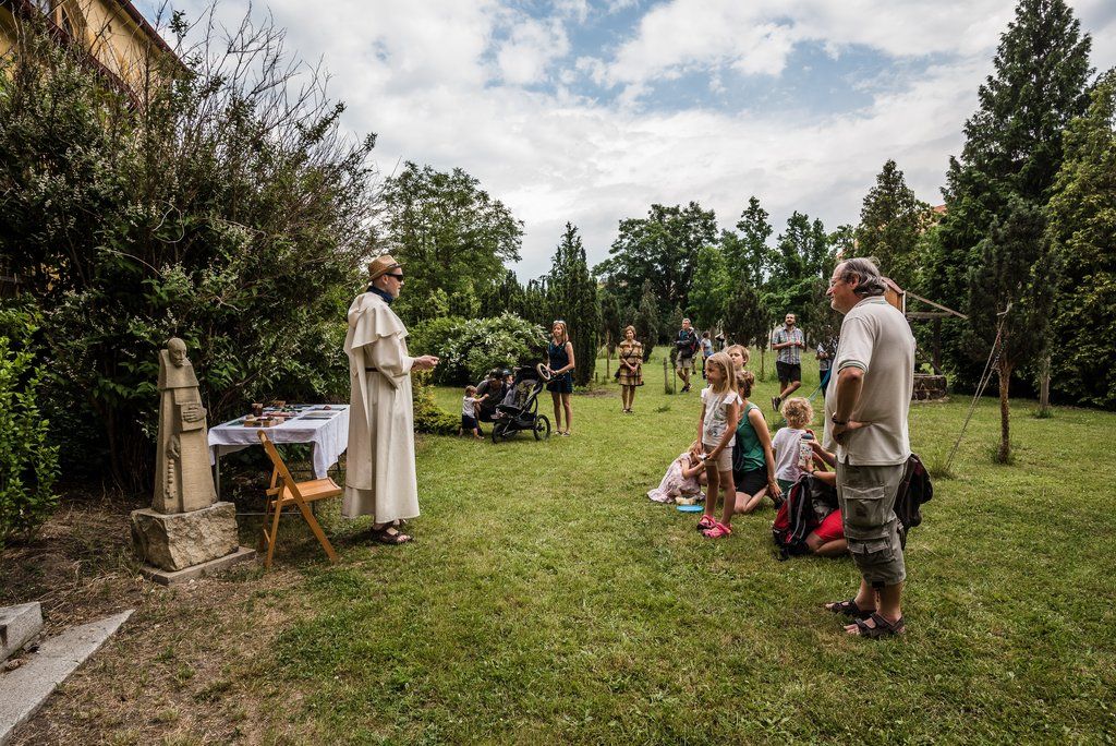Víkend otevřených zahrad na Jiráskově náměstí (foto: M. Říský, 12.6.2021)