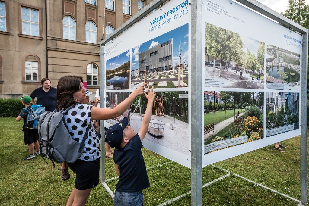 Víkend otevřených zahrad na Jiráskově náměstí (foto: M. Říský, 12.6.2021)