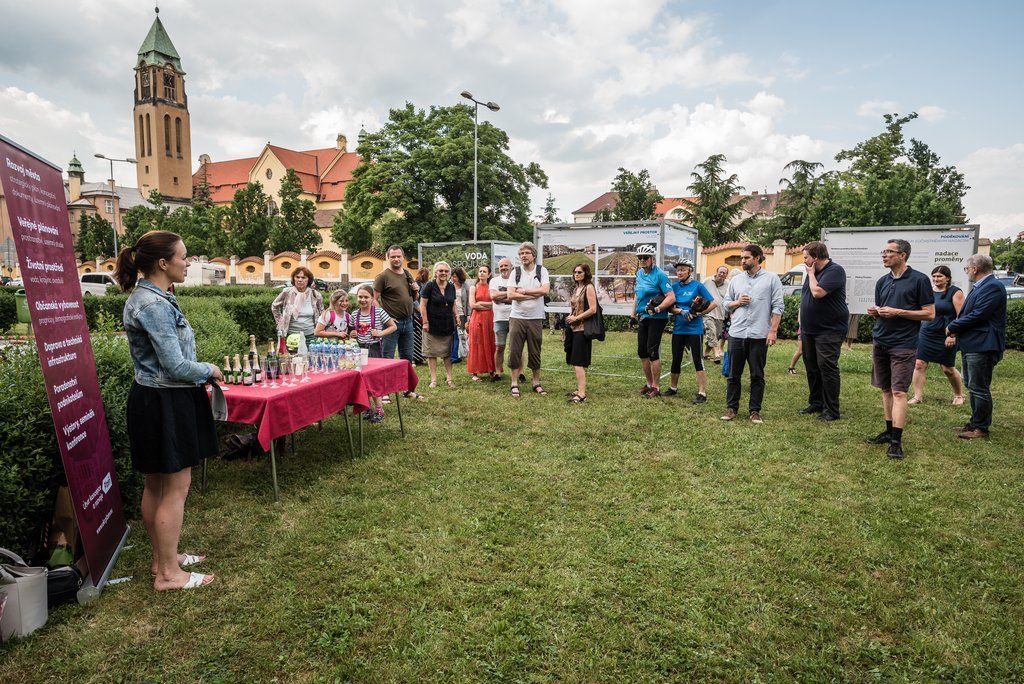 Víkend otevřených zahrad na Jiráskově náměstí (foto: M. Říský, 12.6.2021)