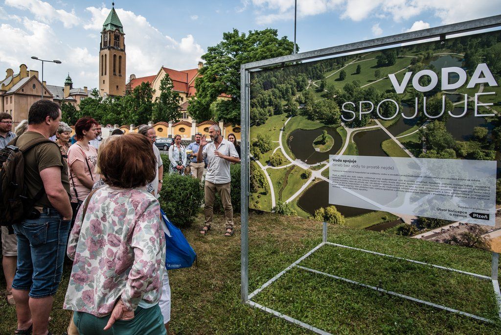 Víkend otevřených zahrad na Jiráskově náměstí (foto: M. Říský, 12.6.2021)