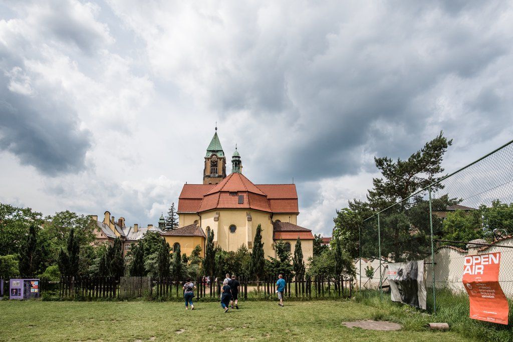 Víkend otevřených zahrad na Jiráskově náměstí (foto: M. Říský, 12.6.2021)