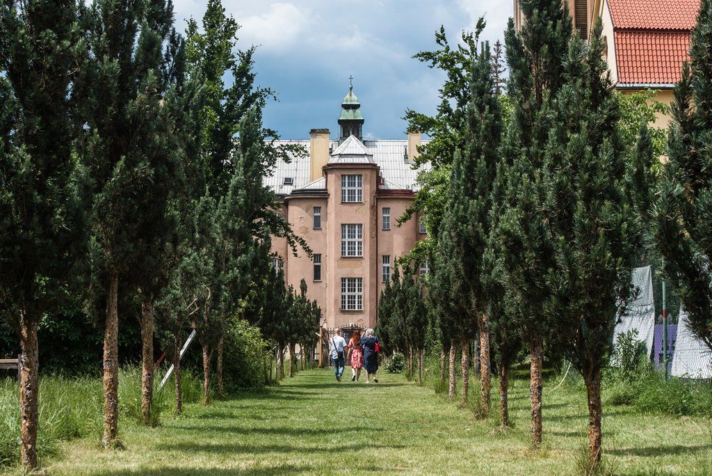 Víkend otevřených zahrad na Jiráskově náměstí (foto: M. Říský, 12.6.2021)