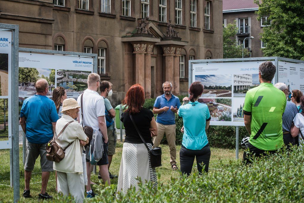 Víkend otevřených zahrad na Jiráskově náměstí (foto: M. Říský, 12.6.2021)