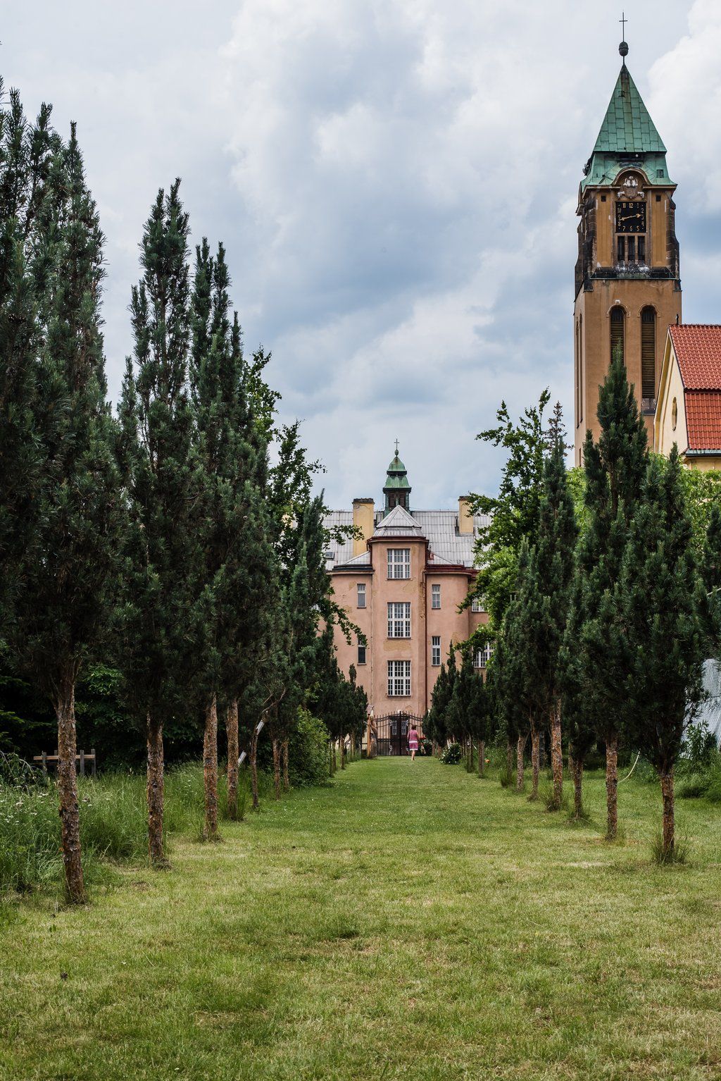 Víkend otevřených zahrad na Jiráskově náměstí (foto: M. Říský, 12.6.2021)