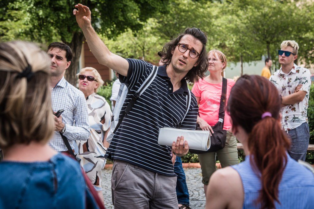 Víkend otevřených zahrad na Jiráskově náměstí (foto: M. Říský, 12.6.2021)