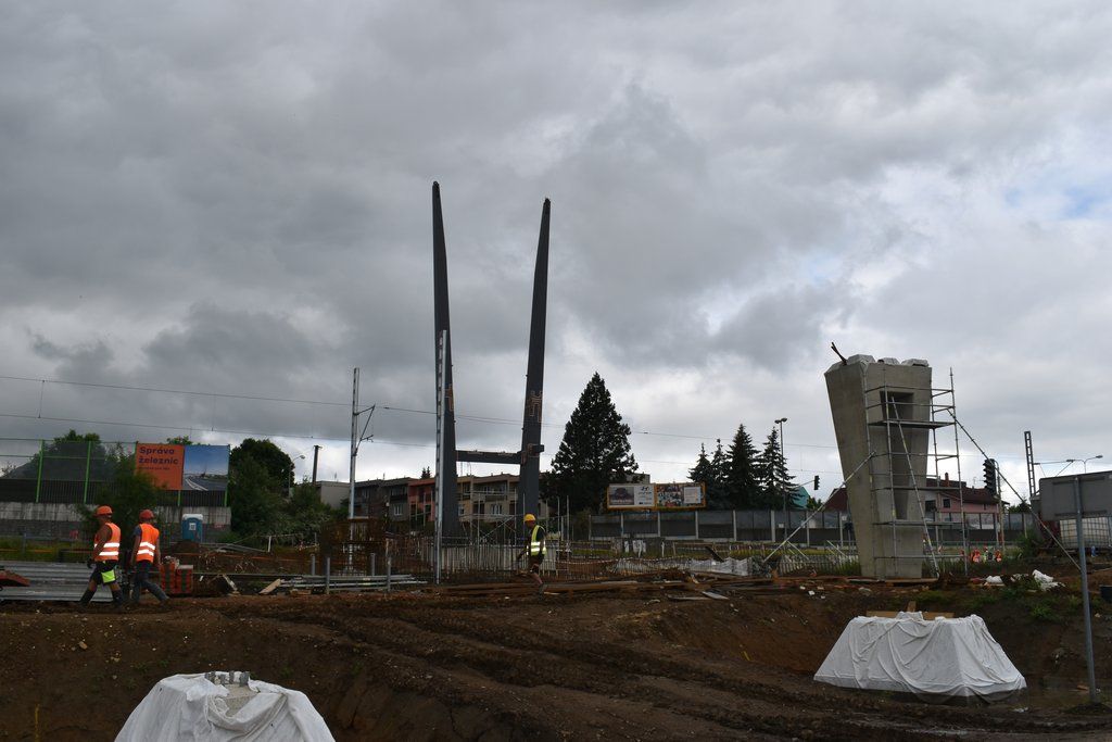 Trať z Hlavního nádraží do Koterova prochází modernizací, město staví lávku přes železnici