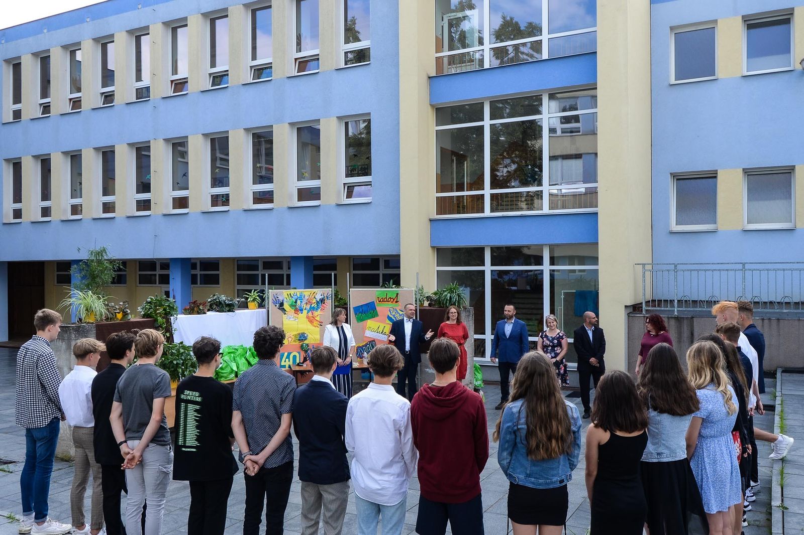 Primátor Martin Baxa popřál žákům 9. tříd mnoho štěstí v další životní etapě (foto: M. Pecuch, 30.6.2021)