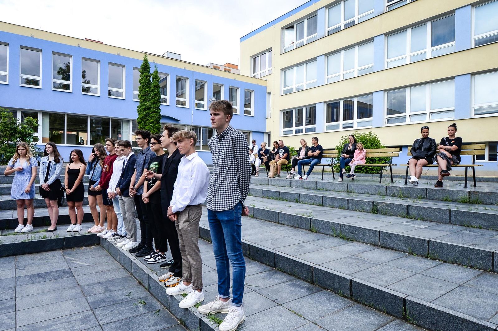 Primátor Martin Baxa popřál žákům 9. tříd mnoho štěstí v další životní etapě (foto: M. Pecuch, 30.6.2021)