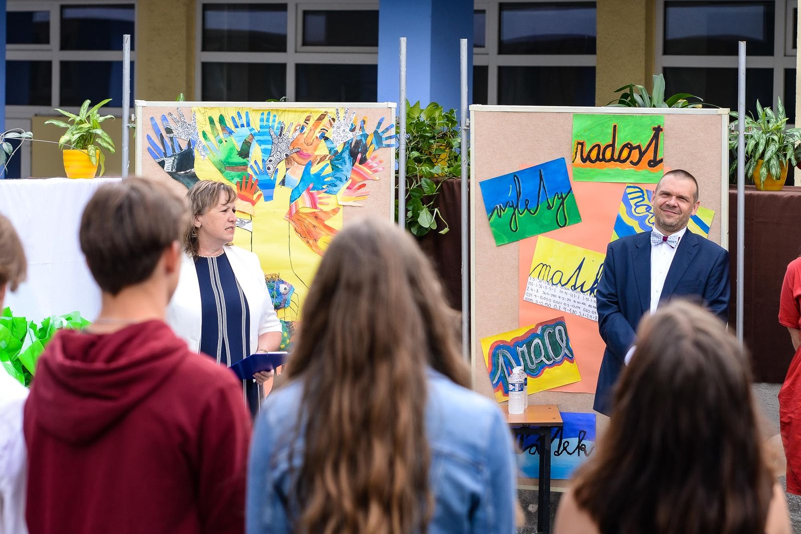 Primátor Martin Baxa popřál žákům 9. tříd mnoho štěstí v další životní etapě (foto: M. Pecuch, 30.6.2021)