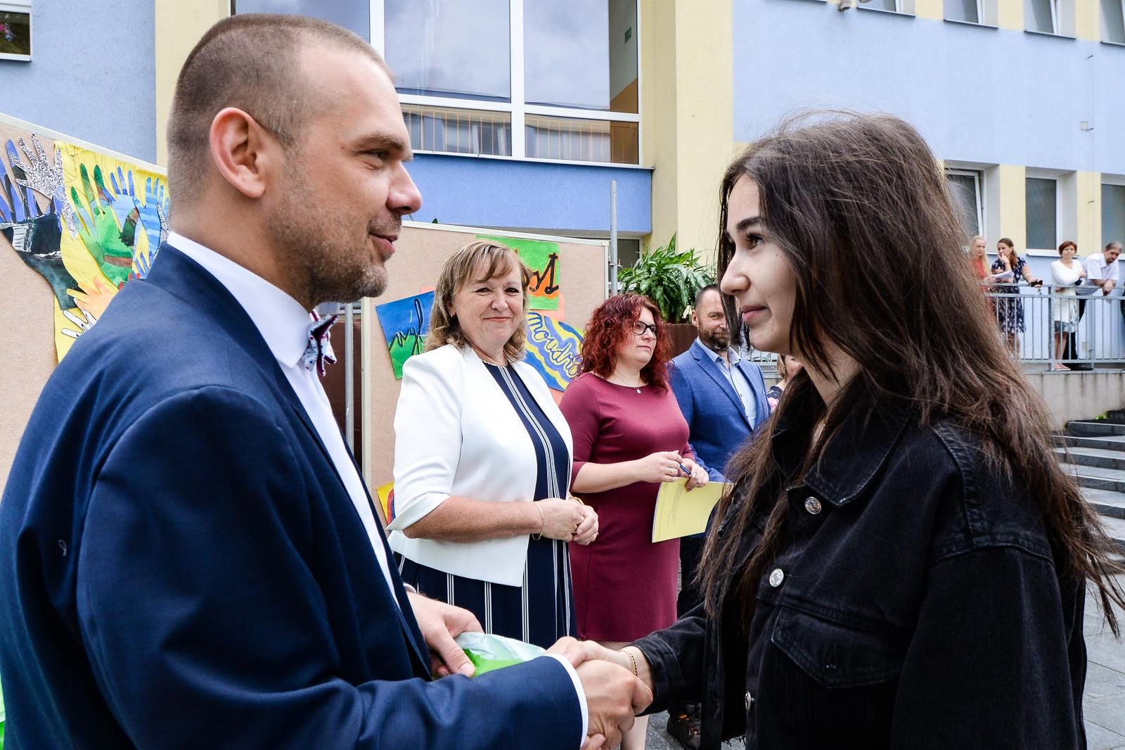 Primátor Martin Baxa popřál žákům 9. tříd mnoho štěstí v další životní etapě (foto: M. Pecuch, 30.6.2021)