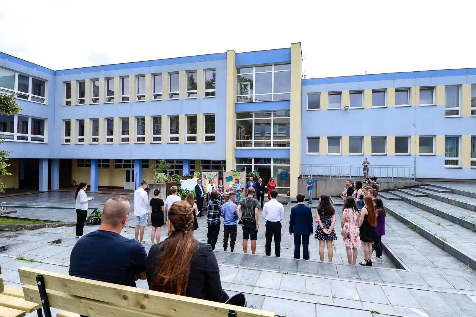 Primátor Martin Baxa popřál žákům 9. tříd mnoho štěstí v další životní etapě (foto: M. Pecuch, 30.6.2021)