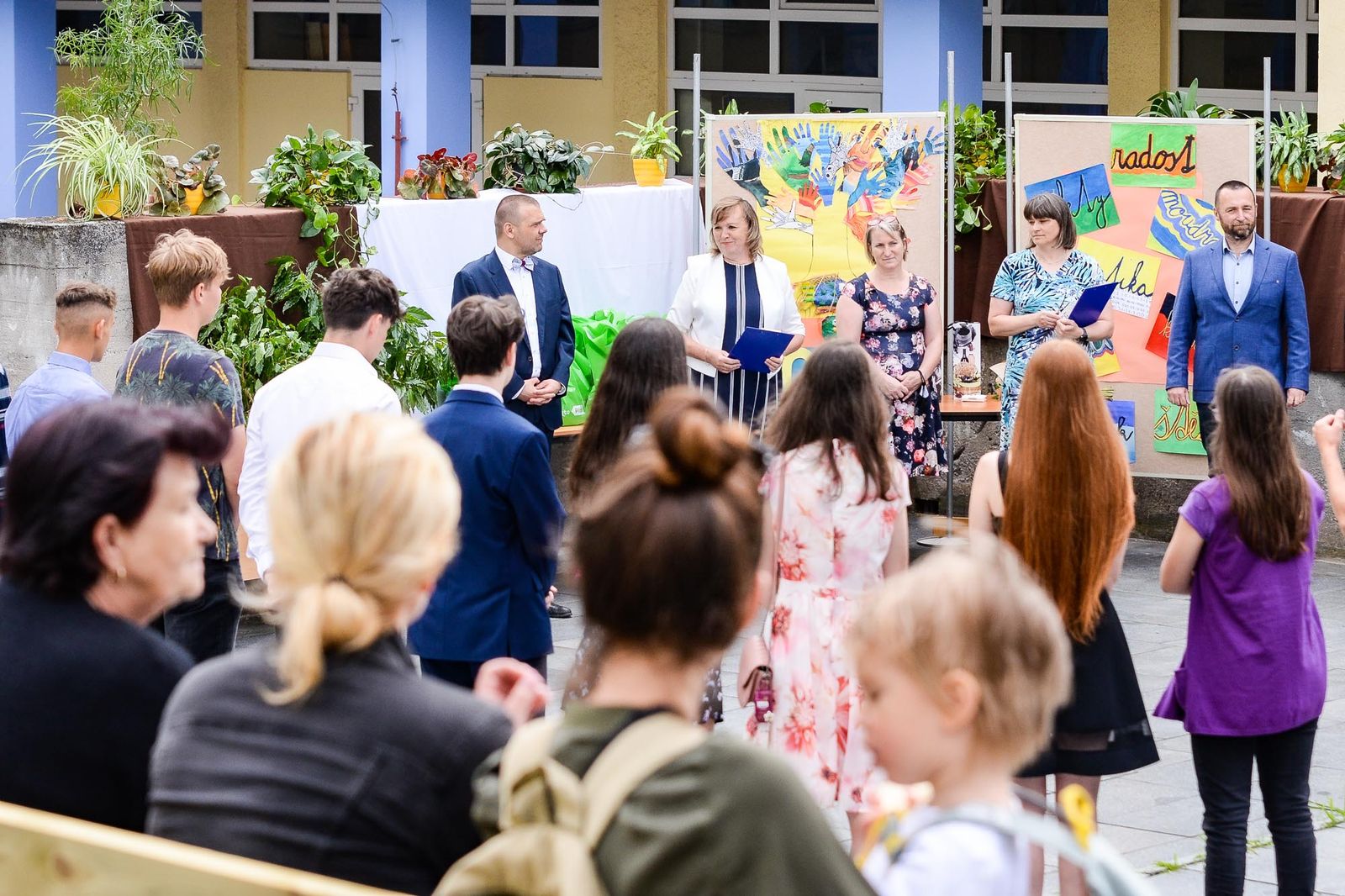 Primátor Martin Baxa popřál žákům 9. tříd mnoho štěstí v další životní etapě (foto: M. Pecuch, 30.6.2021)