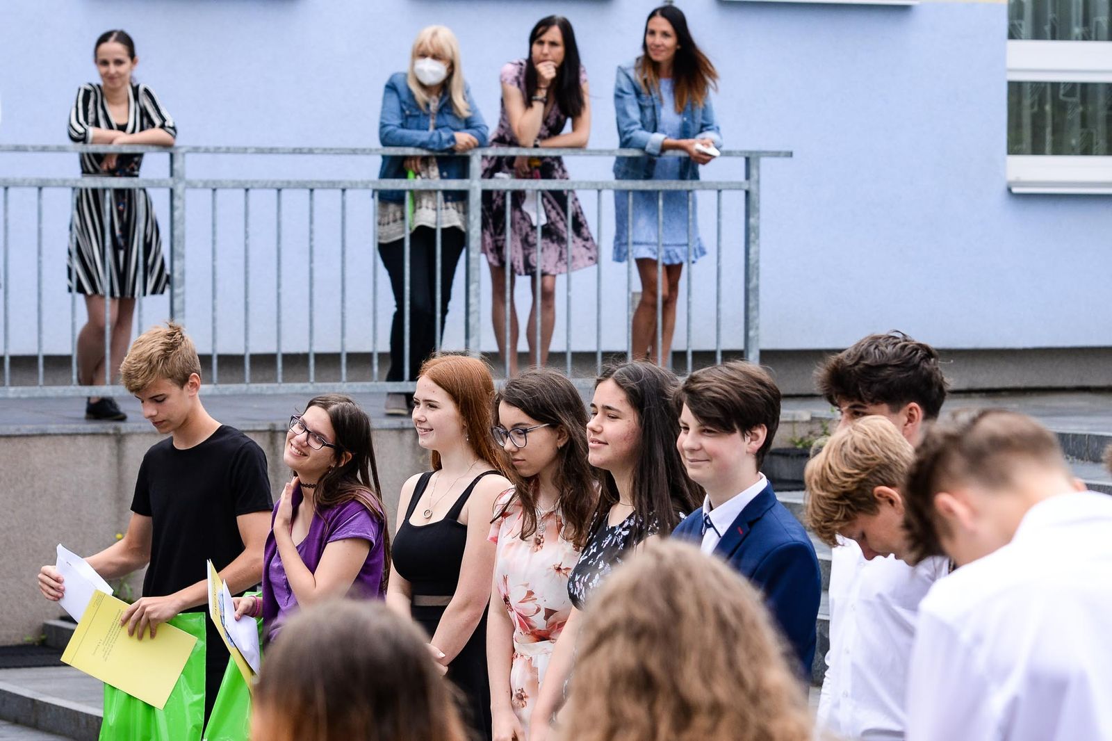 Primátor Martin Baxa popřál žákům 9. tříd mnoho štěstí v další životní etapě (foto: M. Pecuch, 30.6.2021)