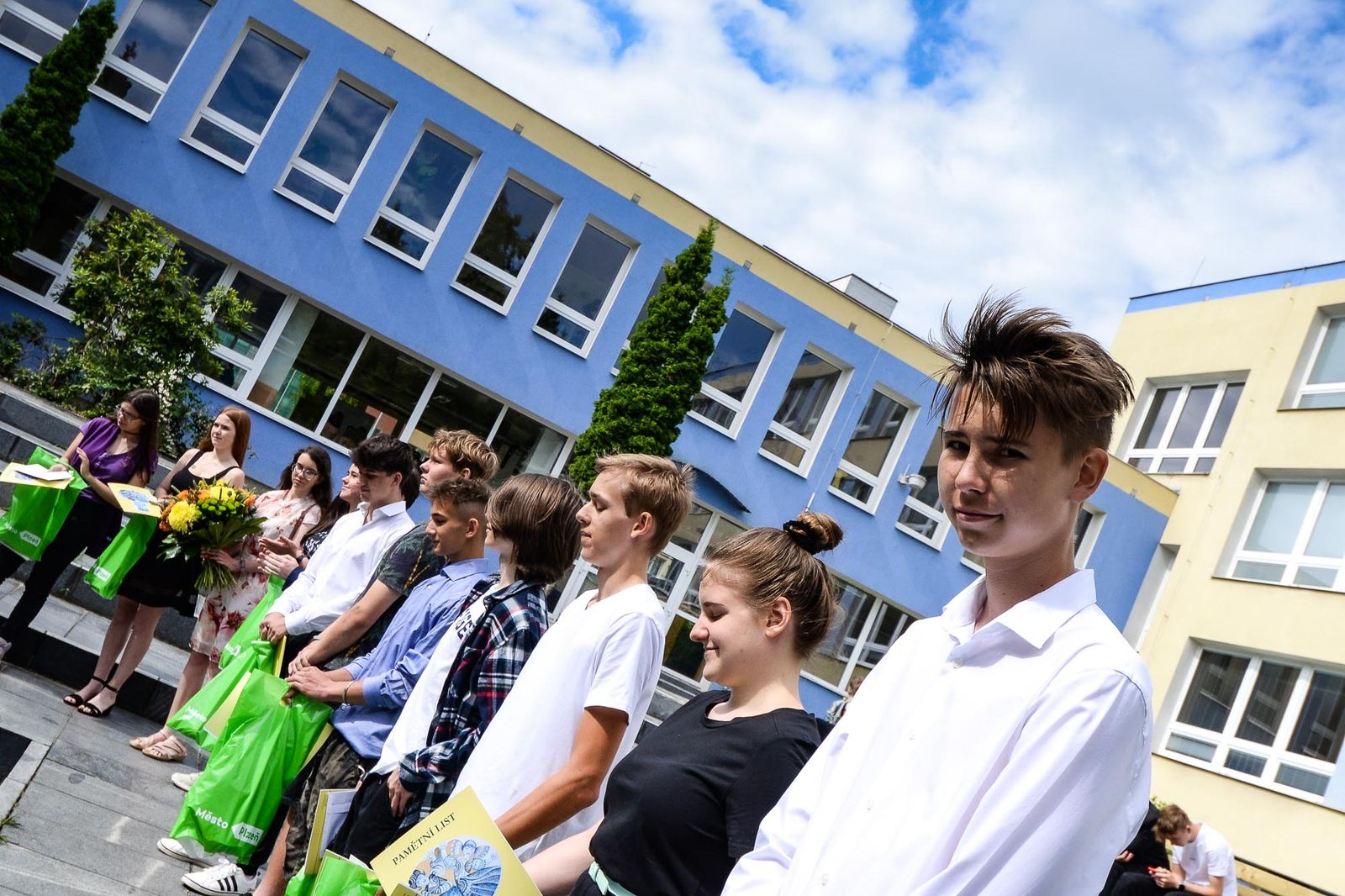 Primátor Martin Baxa popřál žákům 9. tříd mnoho štěstí v další životní etapě (foto: M. Pecuch, 30.6.2021)