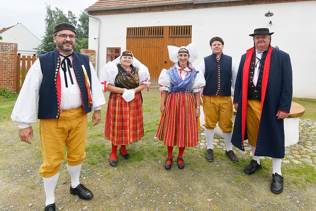 Centrem republikových dnů lidové architektury byl Selský dvůr U Matoušů (foto: M. Chaloupka, 17.7.2021)