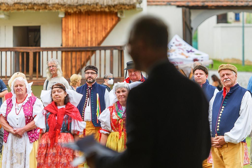 Centrem republikových dnů lidové architektury byl Selský dvůr U Matoušů (foto: M. Chaloupka, 17.7.2021)