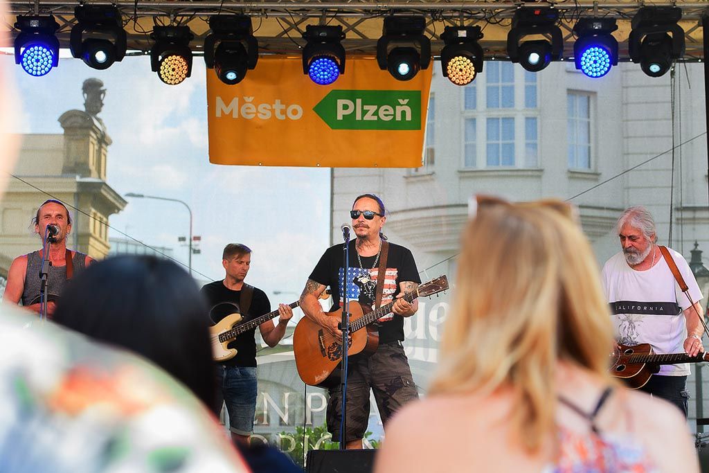 Lidé si užili koncert v Prazdroji vzpomínající na plzeňská léta festivalu Porta (foto: M. Chaloupka, 23.7.2021)