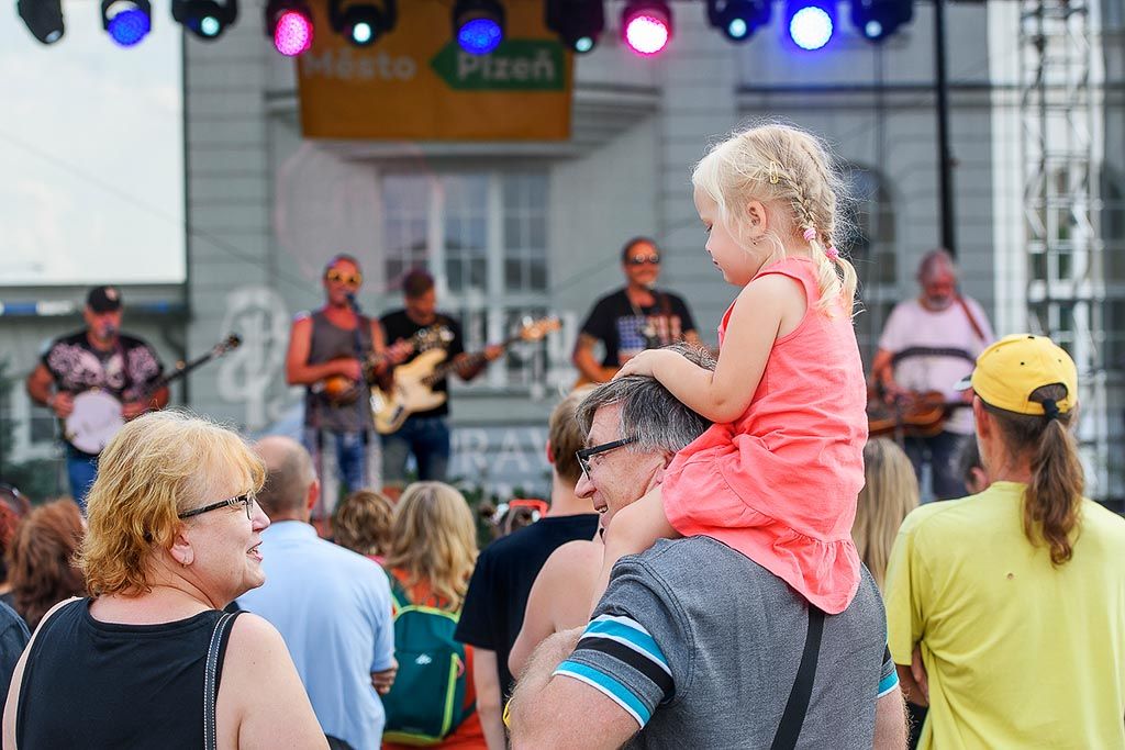 Lidé si užili koncert v Prazdroji vzpomínající na plzeňská léta festivalu Porta (foto: M. Chaloupka, 23.7.2021)