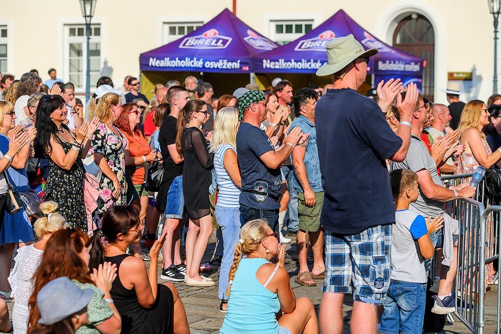 Lidé si užili koncert v Prazdroji vzpomínající na plzeňská léta festivalu Porta (foto: M. Chaloupka, 23.7.2021)