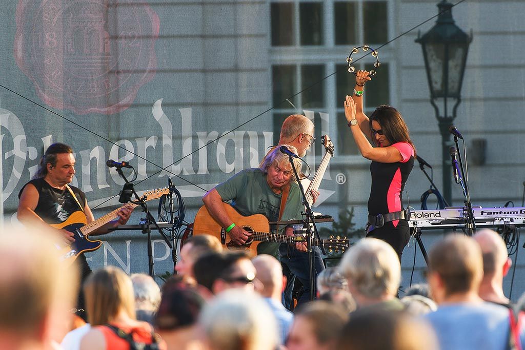 Lidé si užili koncert v Prazdroji vzpomínající na plzeňská léta festivalu Porta (foto: M. Chaloupka, 23.7.2021)