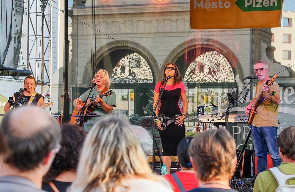 Lidé si užili koncert v Prazdroji vzpomínající na plzeňská léta festivalu Porta
