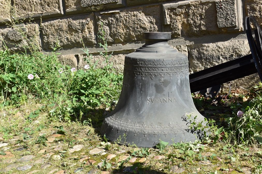 Na věž kostela ve Františkánské ulici se vrátil zvon (foto: H. Josefová, 3.8.2021)