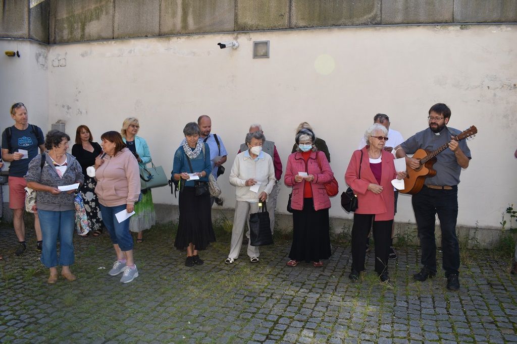 Na věž kostela ve Františkánské ulici se vrátil zvon (foto: H. Josefová, 3.8.2021)