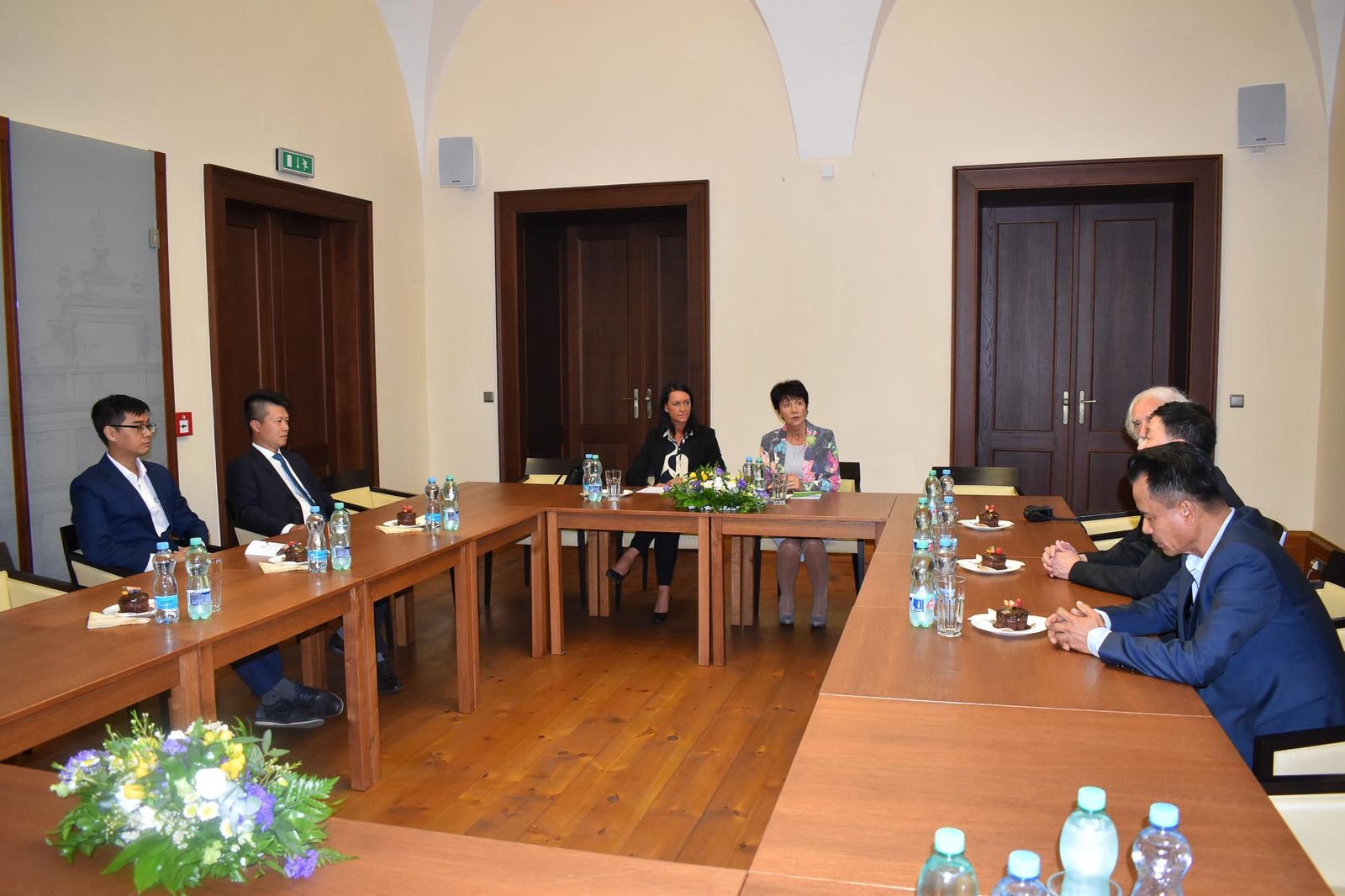 Jak se žije Vietnamcům v ČR? Odpovídá výstava v mázhauzu radnice (foto: A. Jarošová, 6.8.2021)