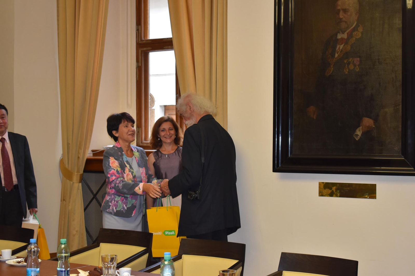 Jak se žije Vietnamcům v ČR? Odpovídá výstava v mázhauzu radnice (foto: A. Jarošová, 6.8.2021)