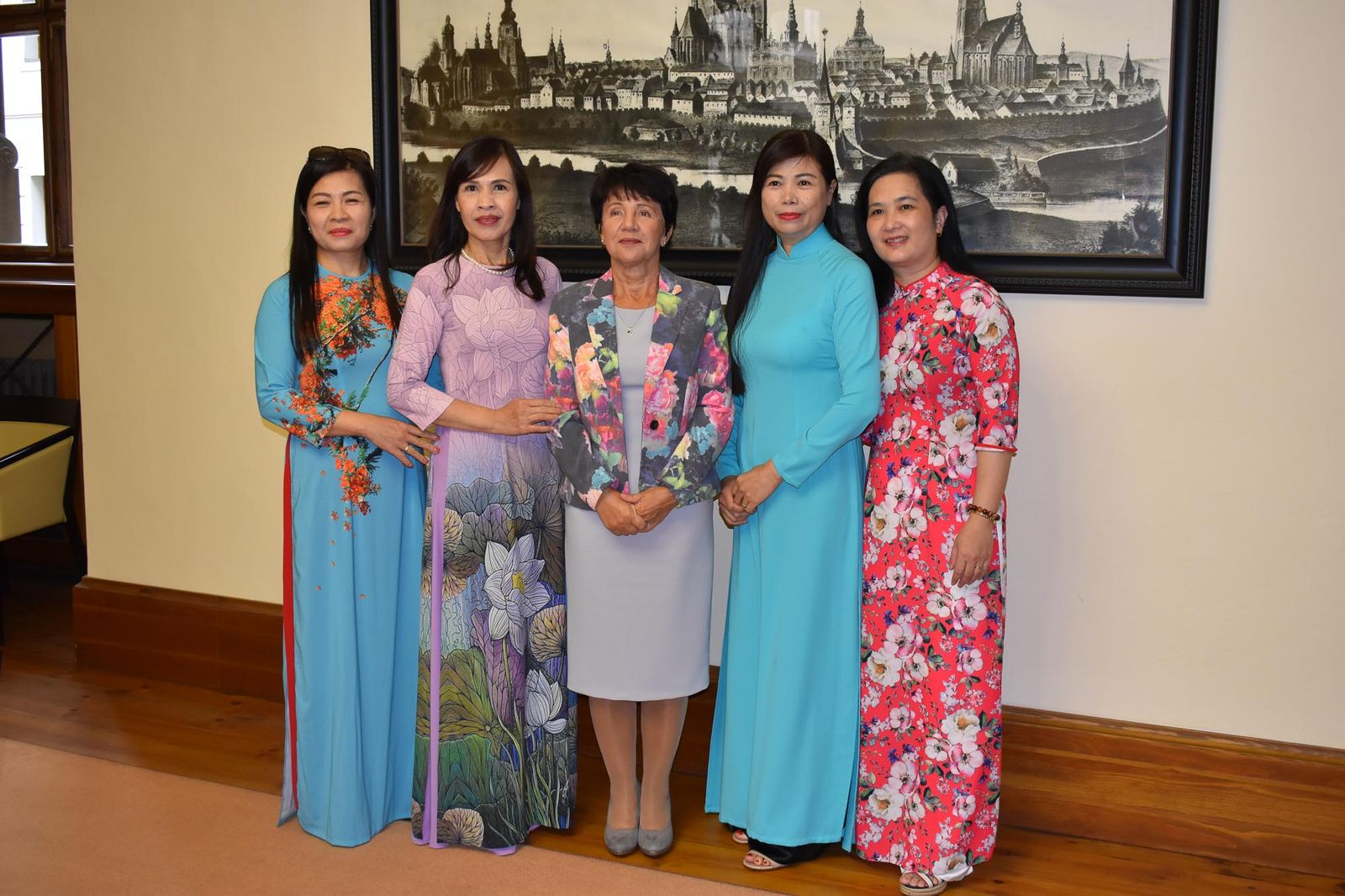 Jak se žije Vietnamcům v ČR? Odpovídá výstava v mázhauzu radnice (foto: A. Jarošová, 6.8.2021)