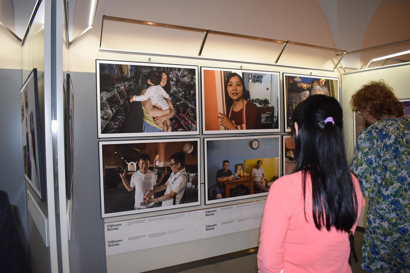 Jak se žije Vietnamcům v ČR? Odpovídá výstava v mázhauzu radnice (foto: A. Jarošová, 6.8.2021)