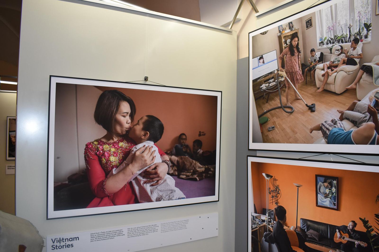 Jak se žije Vietnamcům v ČR? Odpovídá výstava v mázhauzu radnice (foto: A. Jarošová, 6.8.2021)