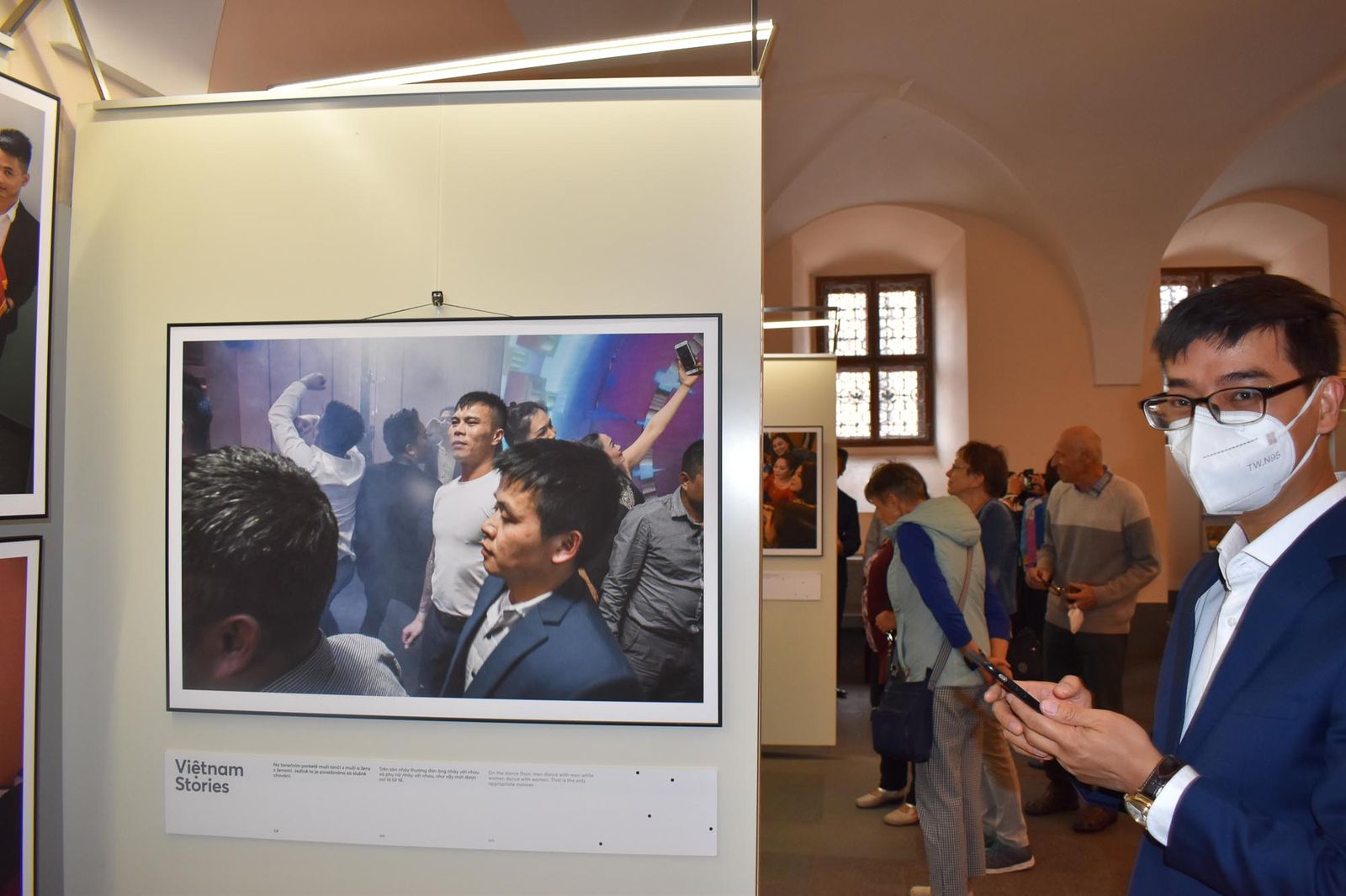 Jak se žije Vietnamcům v ČR? Odpovídá výstava v mázhauzu radnice (foto: A. Jarošová, 6.8.2021)