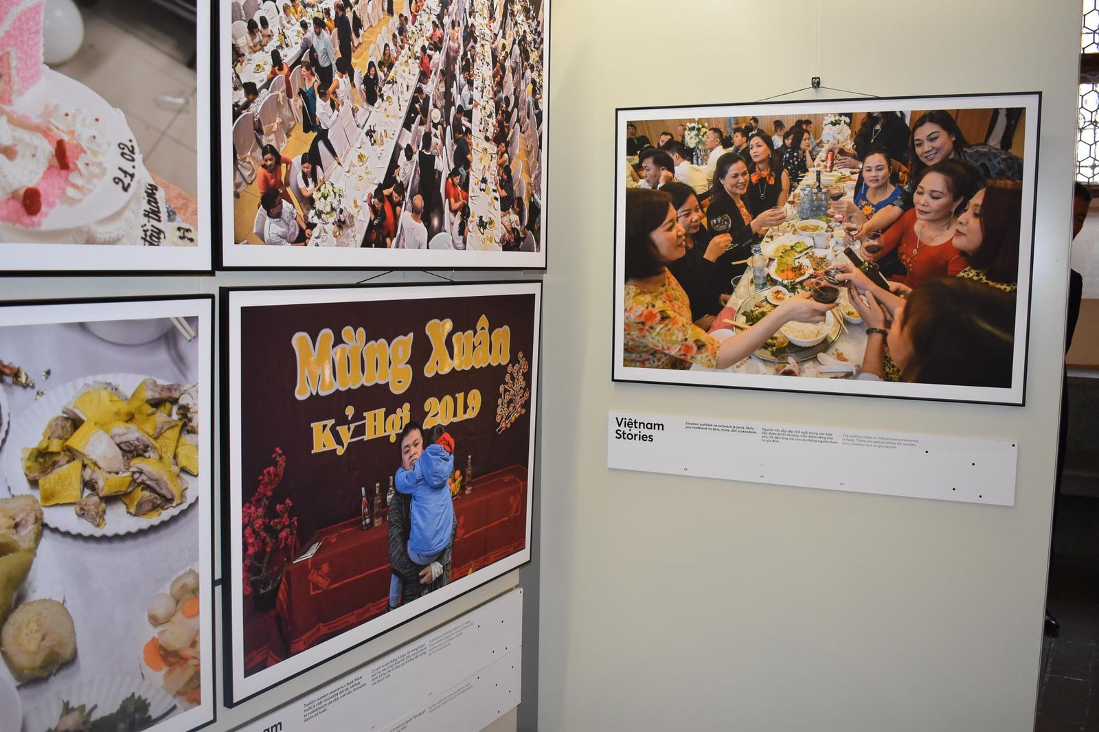 Jak se žije Vietnamcům v ČR? Odpovídá výstava v mázhauzu radnice (foto: A. Jarošová, 6.8.2021)