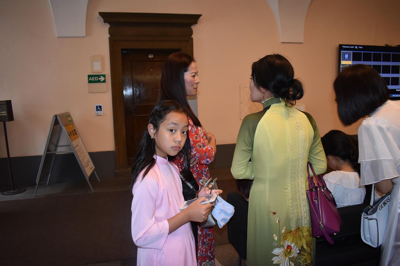 Jak se žije Vietnamcům v ČR? Odpovídá výstava v mázhauzu radnice (foto: A. Jarošová, 6.8.2021)