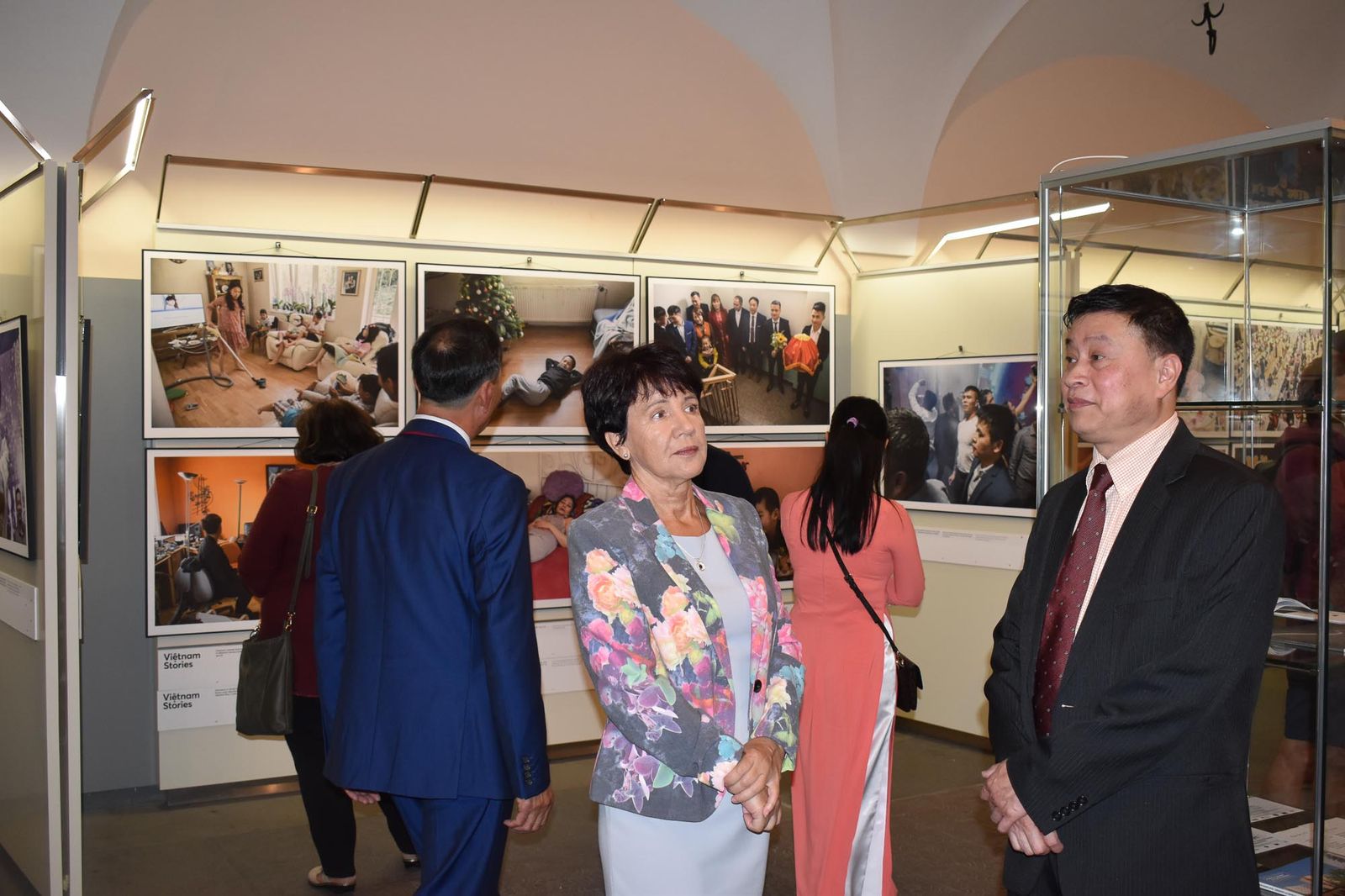 Jak se žije Vietnamcům v ČR? Odpovídá výstava v mázhauzu radnice (foto: A. Jarošová, 6.8.2021)