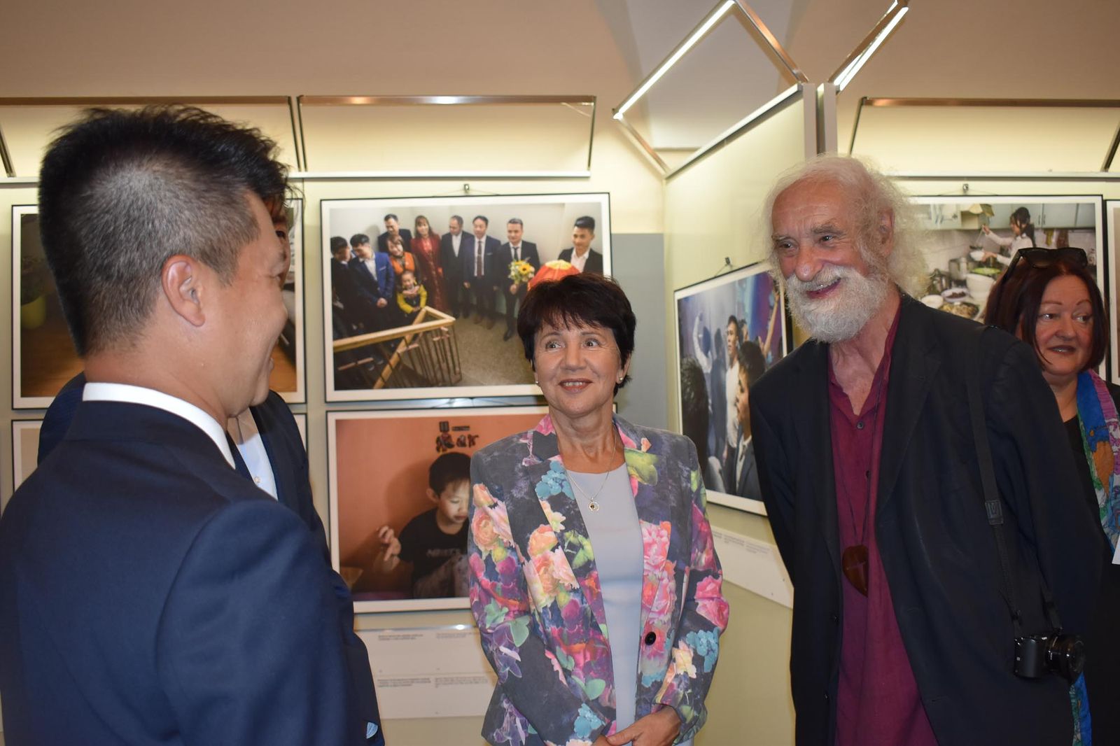 Jak se žije Vietnamcům v ČR? Odpovídá výstava v mázhauzu radnice (foto: A. Jarošová, 6.8.2021)