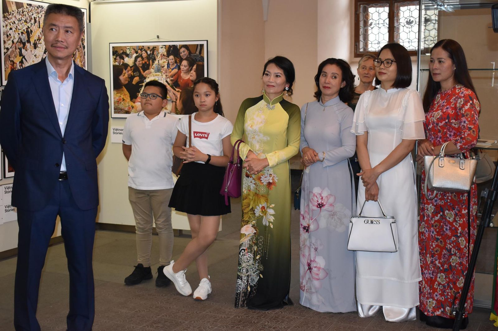 Jak se žije Vietnamcům v ČR? Odpovídá výstava v mázhauzu radnice (foto: A. Jarošová, 6.8.2021)