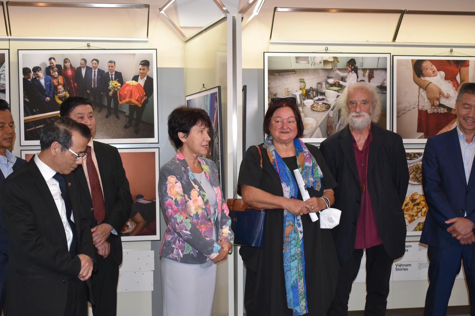 Jak se žije Vietnamcům v ČR? Odpovídá výstava v mázhauzu radnice (foto: A. Jarošová, 6.8.2021)