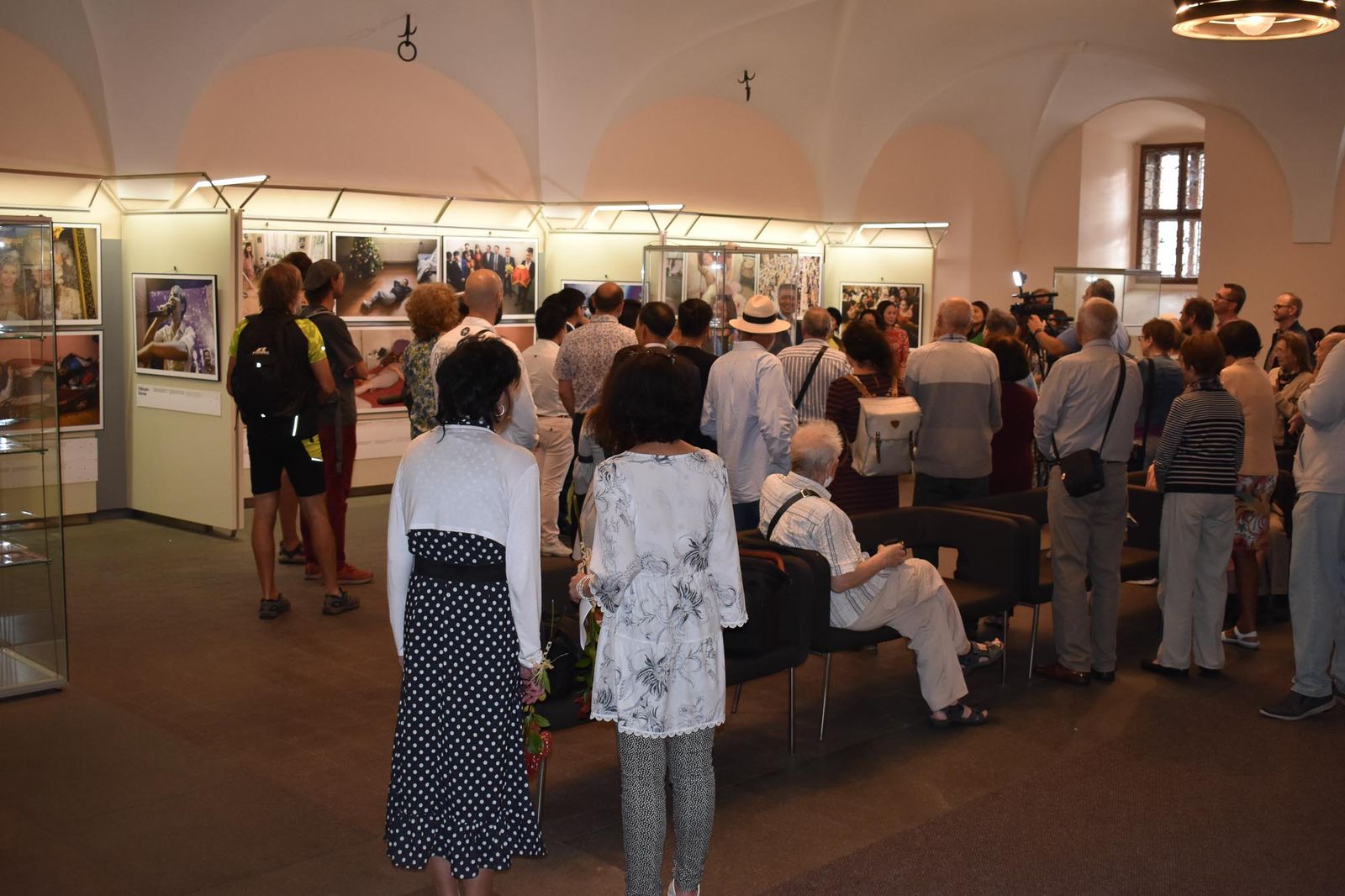 Jak se žije Vietnamcům v ČR? Odpovídá výstava v mázhauzu radnice (foto: A. Jarošová, 6.8.2021)