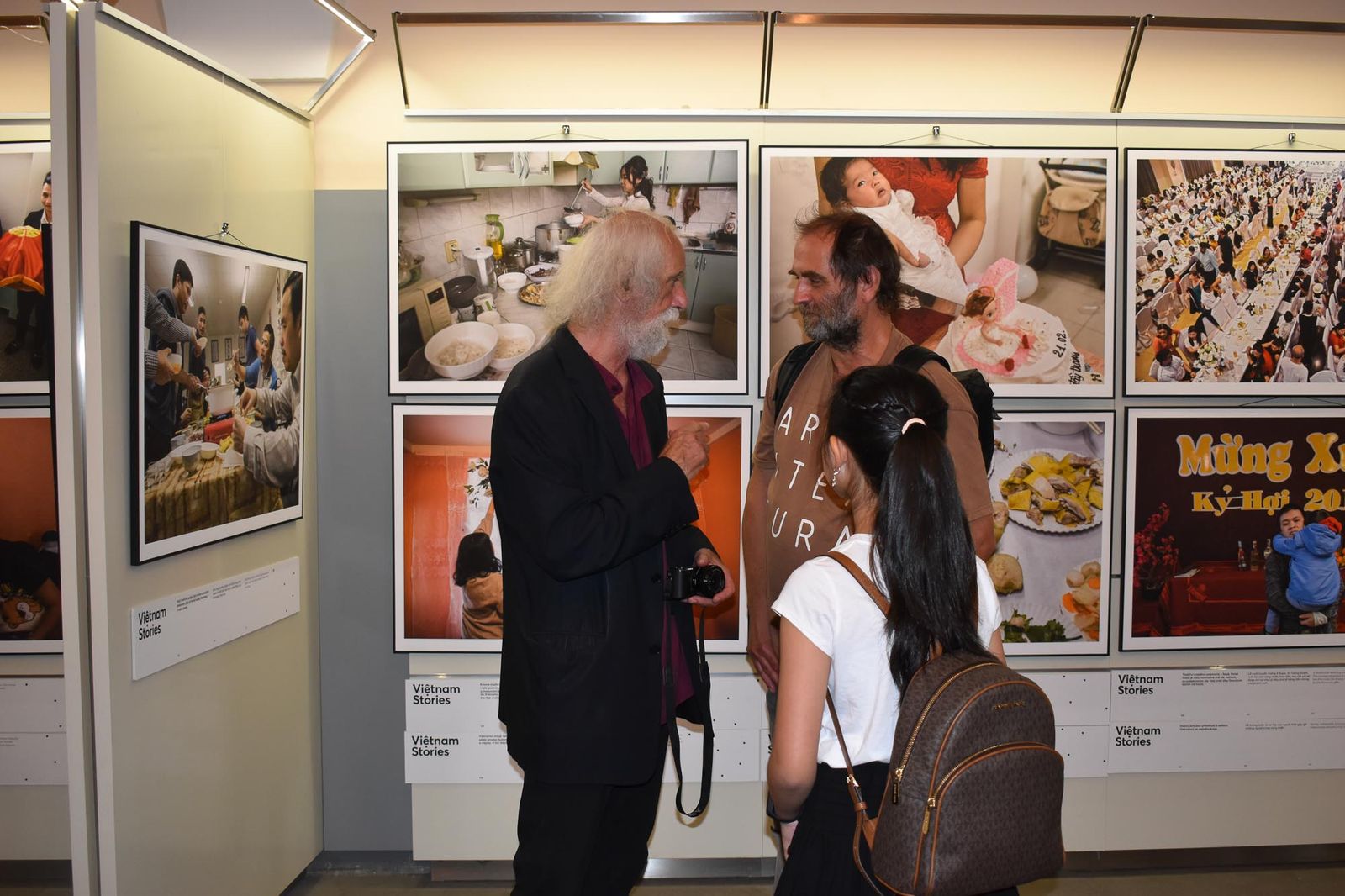 Jak se žije Vietnamcům v ČR? Odpovídá výstava v mázhauzu radnice (foto: A. Jarošová, 6.8.2021)