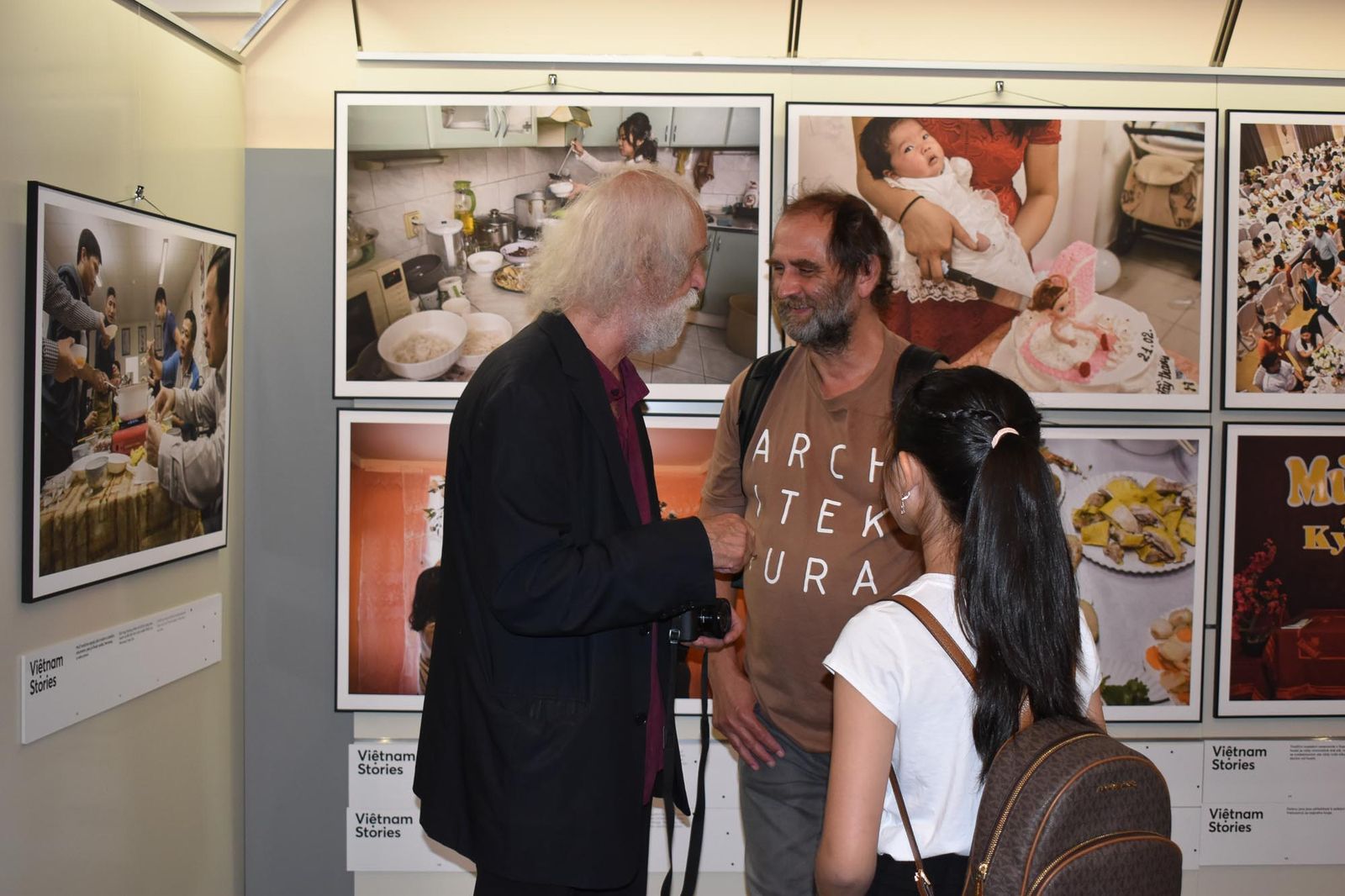 Jak se žije Vietnamcům v ČR? Odpovídá výstava v mázhauzu radnice (foto: A. Jarošová, 6.8.2021)