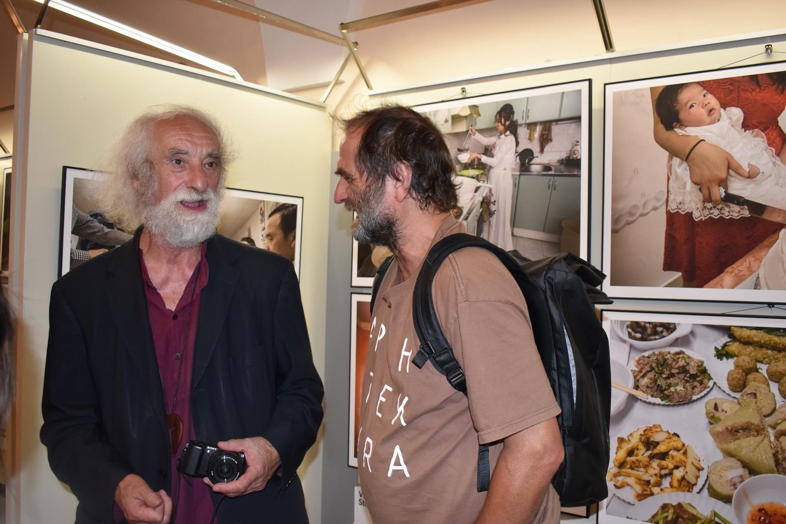 Jak se žije Vietnamcům v ČR? Odpovídá výstava v mázhauzu radnice (foto: A. Jarošová, 6.8.2021)