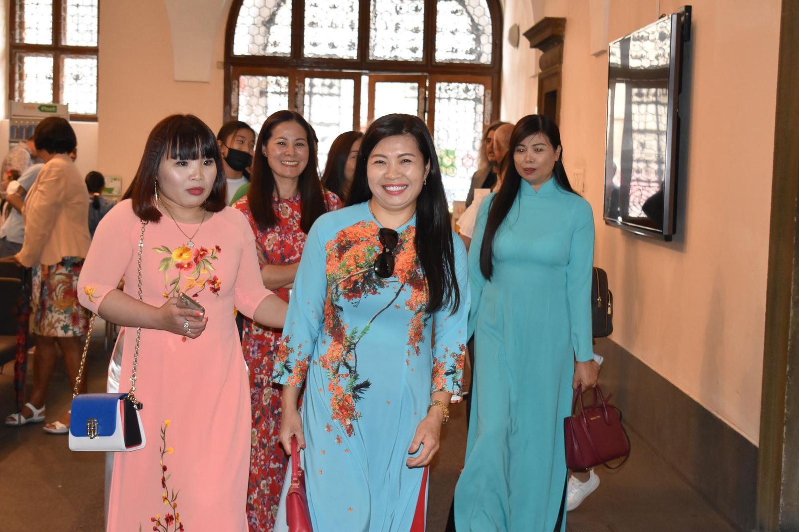 Jak se žije Vietnamcům v ČR? Odpovídá výstava v mázhauzu radnice (foto: A. Jarošová, 6.8.2021)