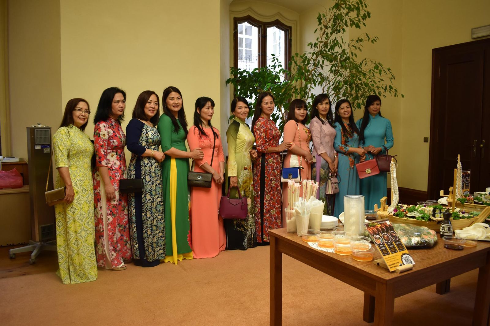 Jak se žije Vietnamcům v ČR? Odpovídá výstava v mázhauzu radnice (foto: A. Jarošová, 6.8.2021)