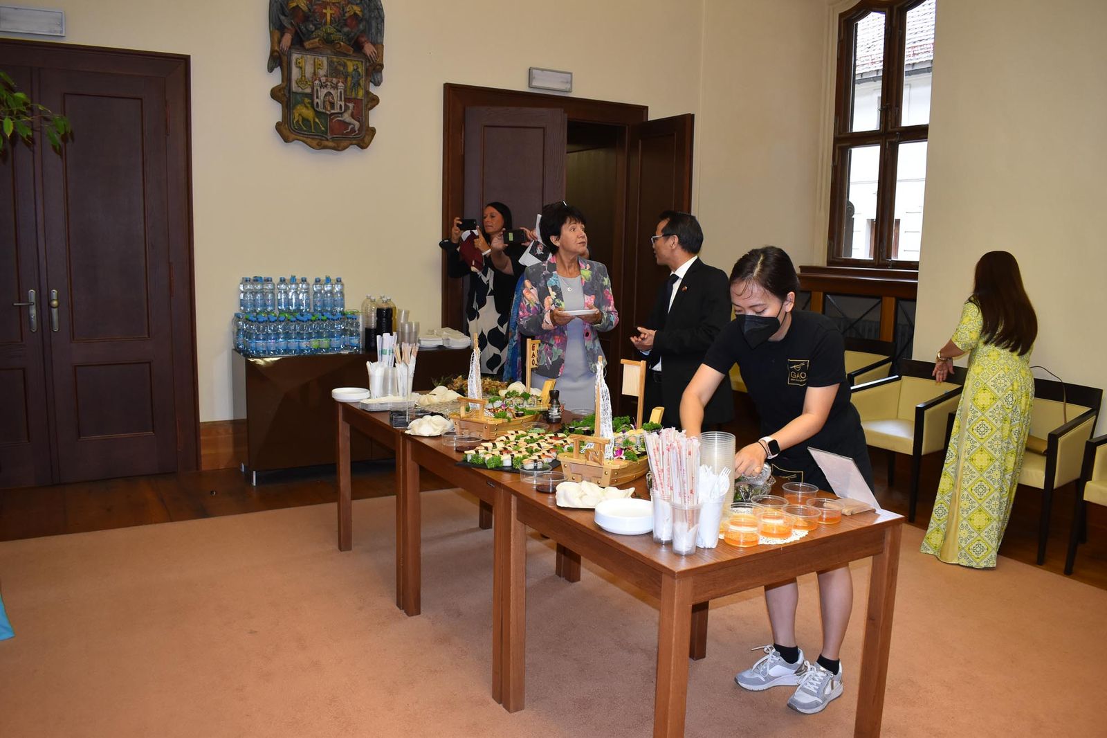 Jak se žije Vietnamcům v ČR? Odpovídá výstava v mázhauzu radnice (foto: A. Jarošová, 6.8.2021)