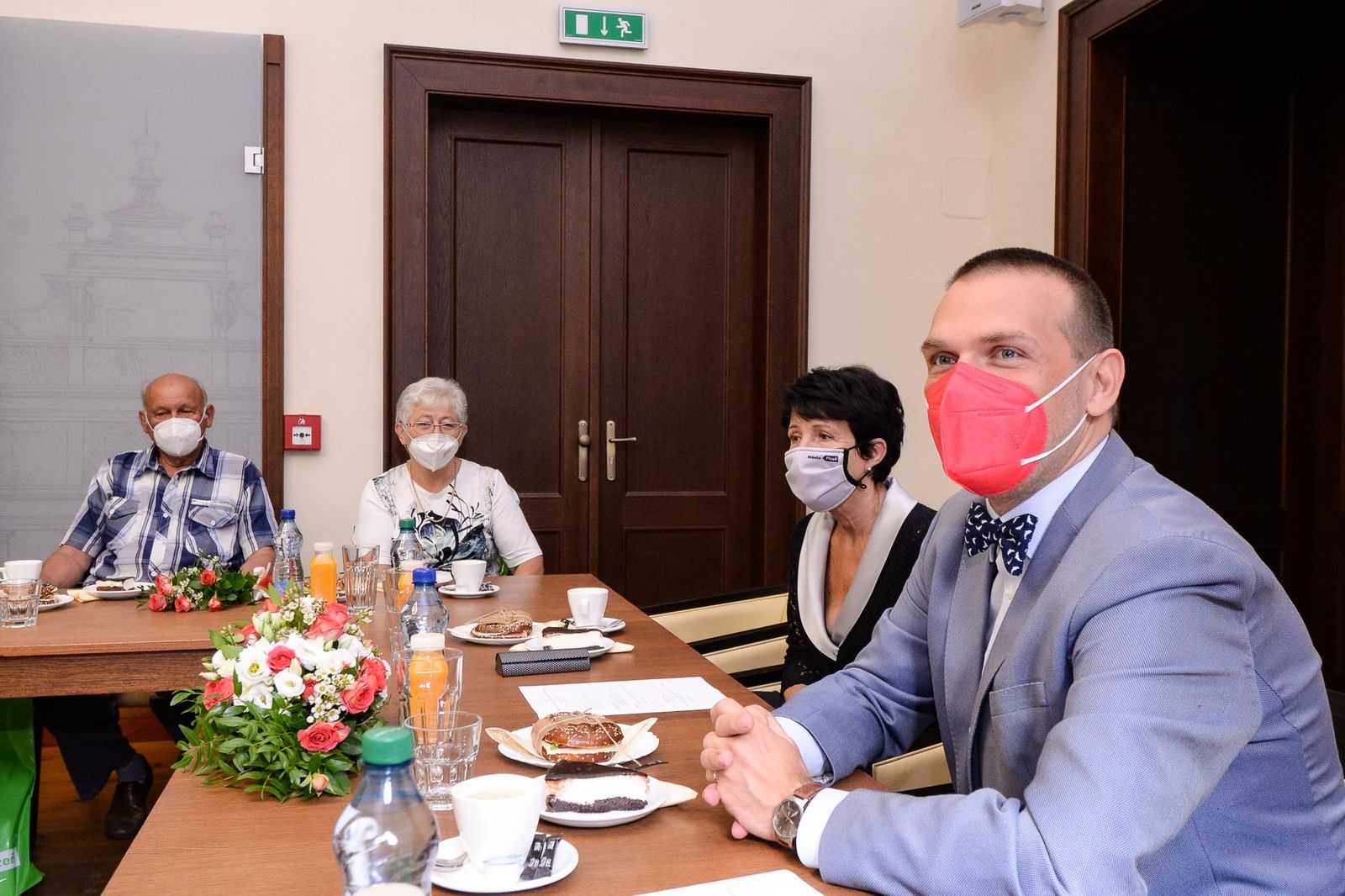 Vedení města se setkalo se zástupci seniorů (foto: M. Pecuch, 10.8.2021)