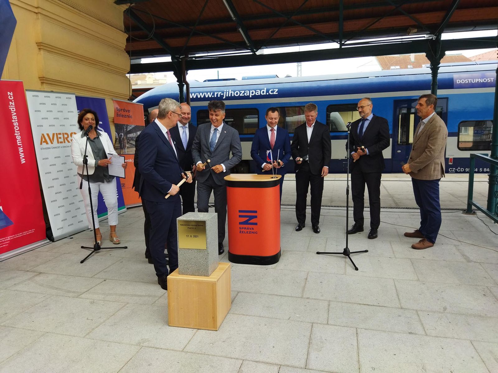 Rekonstrukce památkově chráněné budovy hlavního vlakového nádraží v Plzni (foto: A. Jarošová, 17.8.2021)