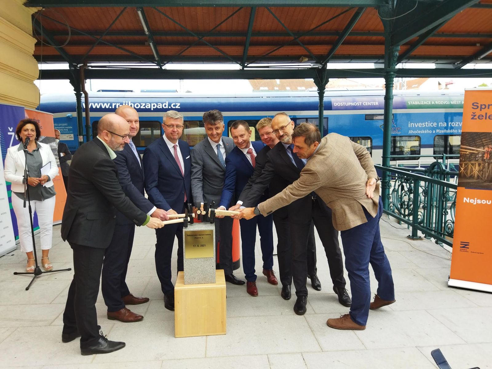 Rekonstrukce památkově chráněné budovy hlavního vlakového nádraží v Plzni (foto: A. Jarošová, 17.8.2021)